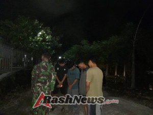 Malam Hari, Babinsa Sambangi Warga untuk Tingkatkan Keamanan