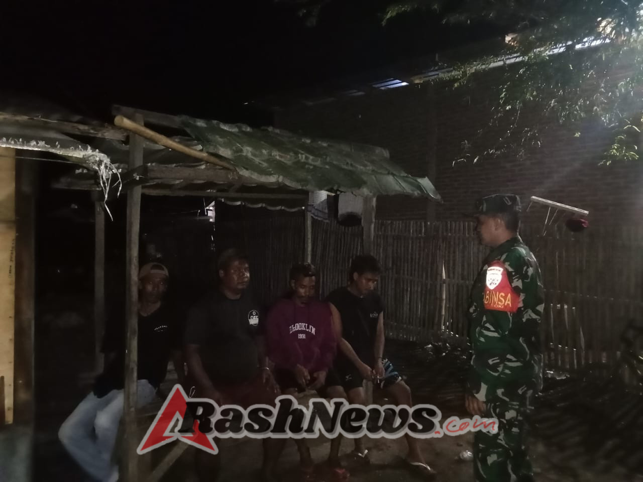Dekat dengan Warga, Babinsa Woha Laksanakan Patroli dan Komunikasi Sosial di Empat Desa