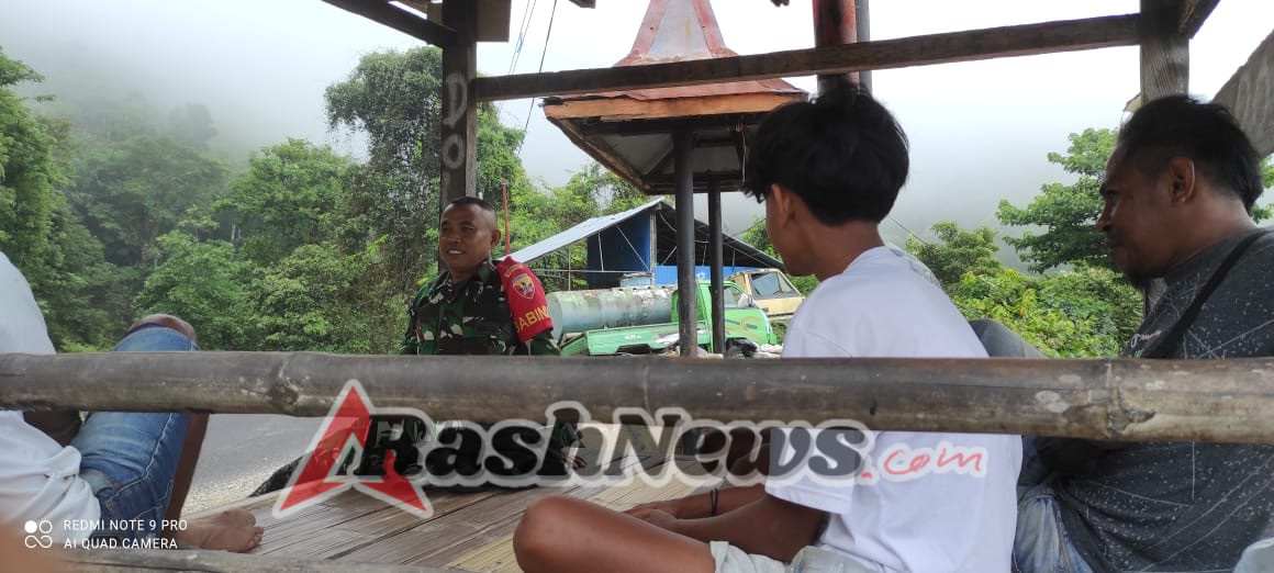 TNI AD Perkuat Keamanan Lingkungan di Desa Aebara Lewat Kegiatan Babinsa