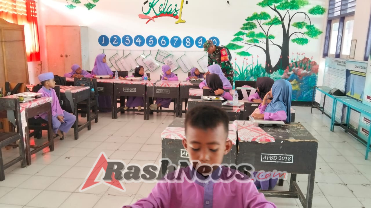 TNI Peduli Gizi Anak, Koramil Taliwang Dukung Program MSG di Sekolah