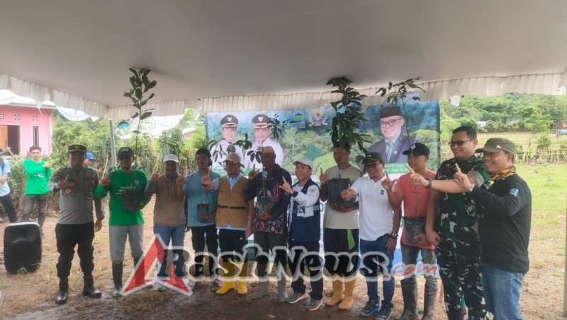 Saat TNI dan Masyarakat Bergandeng Tangan: 1.000 Pohon Tumbuh dari Kebersamaan di Dorebara