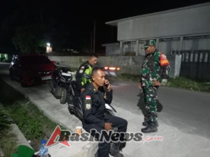 Patroli Babinsa Warnai Malam di Sekongkang, Masyarakat Didorong Tingkatkan Kewaspadaan