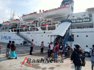 KM Awu Tiba di Pelabuhan Benoa, Membawa 942 Penumpang Turun dan Situasi Tetap Kondusif.