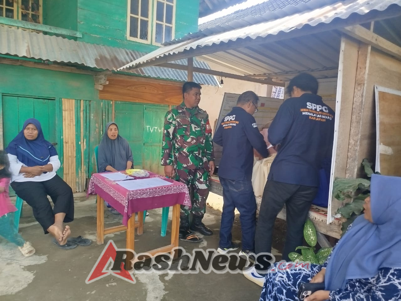 Perkuat Pencegahan Stunting, Babinsa Taliwang Hadir dalam Program MBG