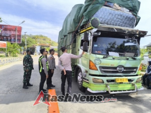 Arus Penyeberangan Nataru di Pelabuhan Poto Tano Berjalan Tertib dan Kondusif