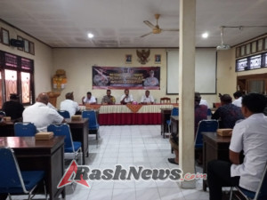 Polsek Mengwi Gelar Jumat Curhat Bersama Masyarakat di Kantor Desa Baha