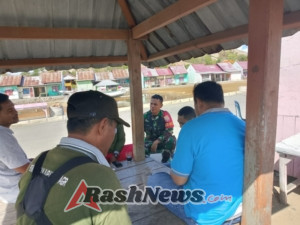 Babinsa Desa Poto Tano Dorong Masyarakat Jaga Lingkungan Tetap Bersih