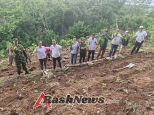 Wujudkan Kemandirian Pangan, Babinsa Desa Gorontalo Ajak Warga Tingkatkan Produksi Pertanian