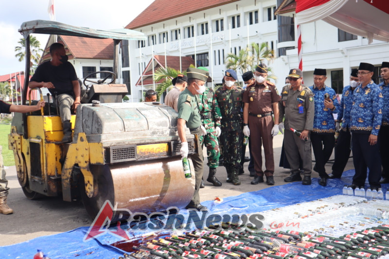 Kasdim 1607/Sumbawa: Pemusnahan Miras Bukti Komitmen Jaga Kamtibmas