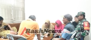 TNI AD Bersama Tenaga Kesehatan Sosialisasikan Pencegahan TBC di Desa Seran