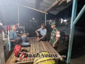 Patroli Malam Babinsa Desa Woko Pastikan Kondisi Wilayah Tetap Aman