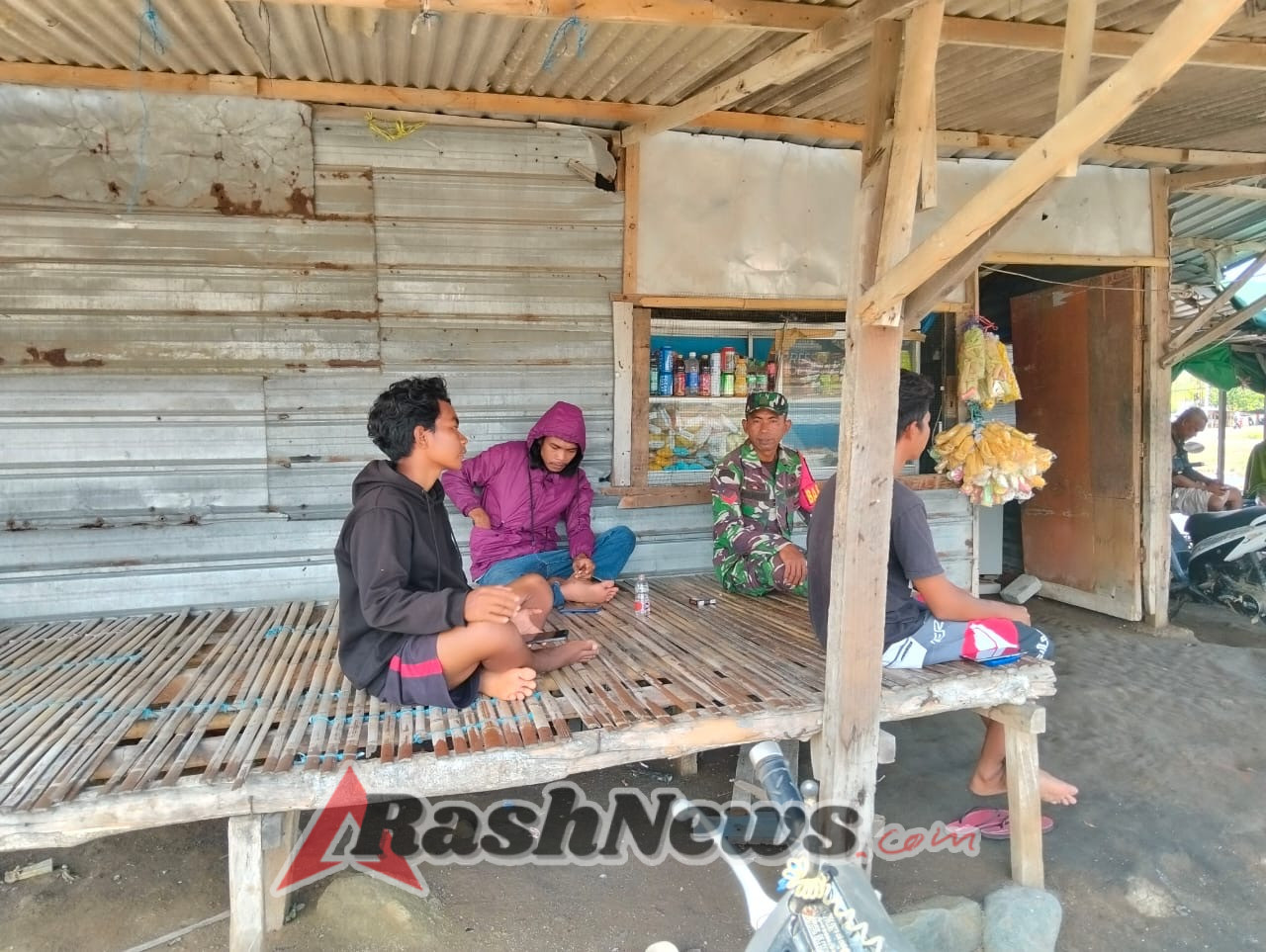 Babinsa Koramil Poto Tano Pantau Wilayah Desa Kiantar, Situasi Aman Kondusif