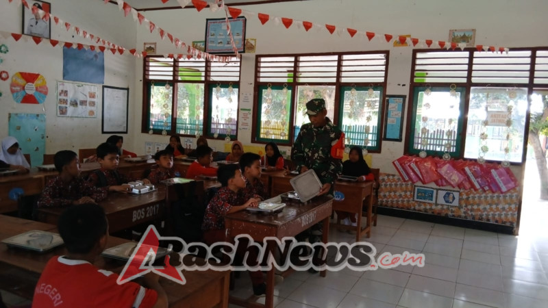 Makan Bergizi Gratis di SDN 7 Taliwang Disalurkan Tepat Waktu, Babinsa Monitor Kegiatan