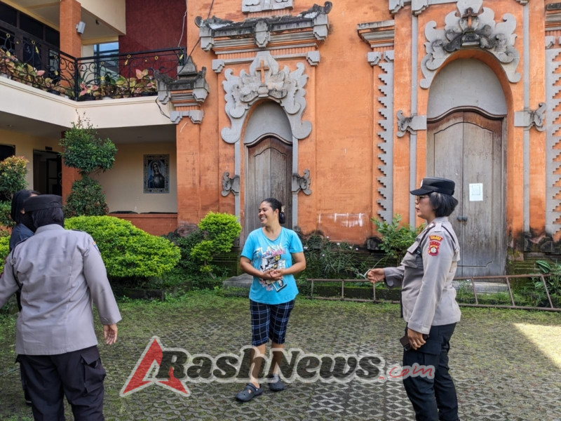 Polwan Humanis Sambangi Gereja GPDI Gerokgak, Sampaikan Pesan Kamtibmas Jelang Nataru