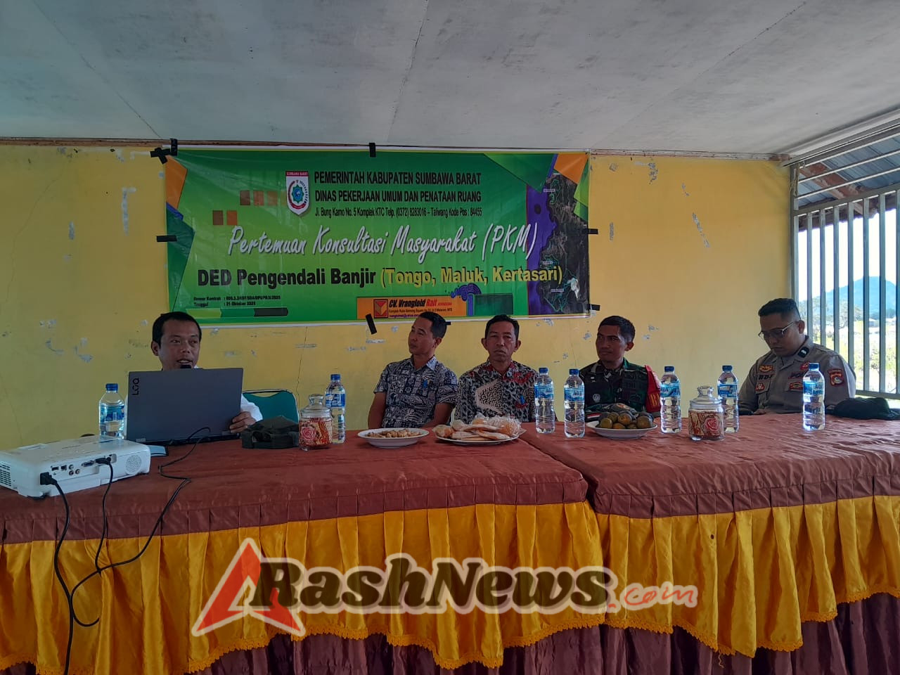 Babinsa Taliwang Dampingi Rapat Konsultasi Masyarakat Terkait DED Pengendalian Banjir