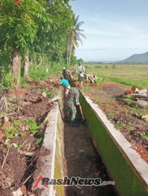 Sinergi Babinsa, Pemdes, dan Petani: Saluran Irigasi Goa Dibersihkan Secara Gotong Royong