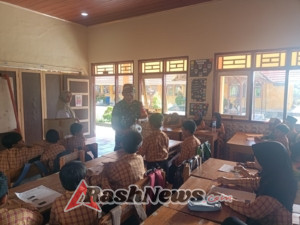 Dukung Generasi Sehat, Babinsa Koramil 1628-03/Seteluk Aktif Dampingi Program Makan Sehat Bergizi