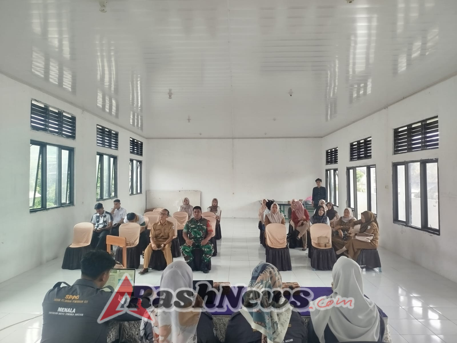 Serda A. Rahman Wakili Koramil 1628-01/Taliwang pada Kegiatan Sosialisasi Makan Bergizi Gratis