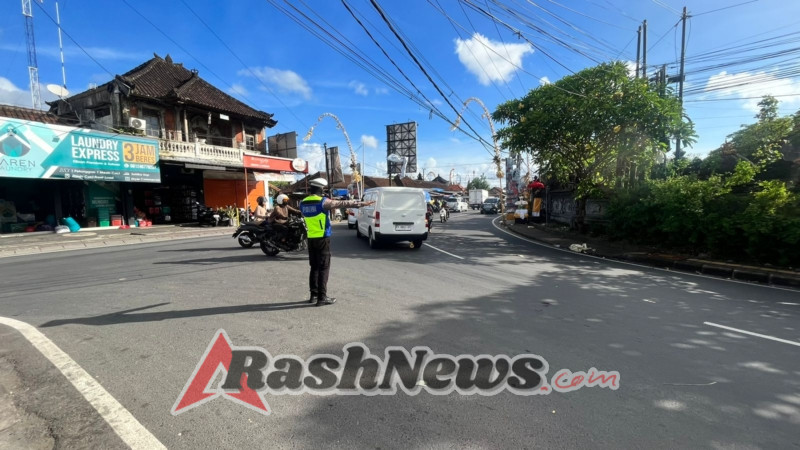 Wujudkan Kamseltibcar Lantas, Polsek Abiansemal Rutin Laksanakan Pengaturan Lalu Lintas Sore