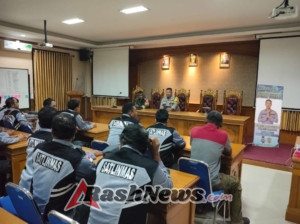 Lewat Jumat Curhat, Polsek Abiansemal Dengarkan Masukan Satlinmas Terkait Tantangan Keamanan Lingkungan