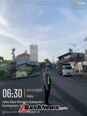 Unit Turjawali Sat Lantas melaksanakan Pengaturan dan Penjagaan di Pos 3 Patung Salak Jasri
