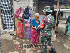 Gotong Royong Babinsa Bantu Warga Rumah Hampir Roboh