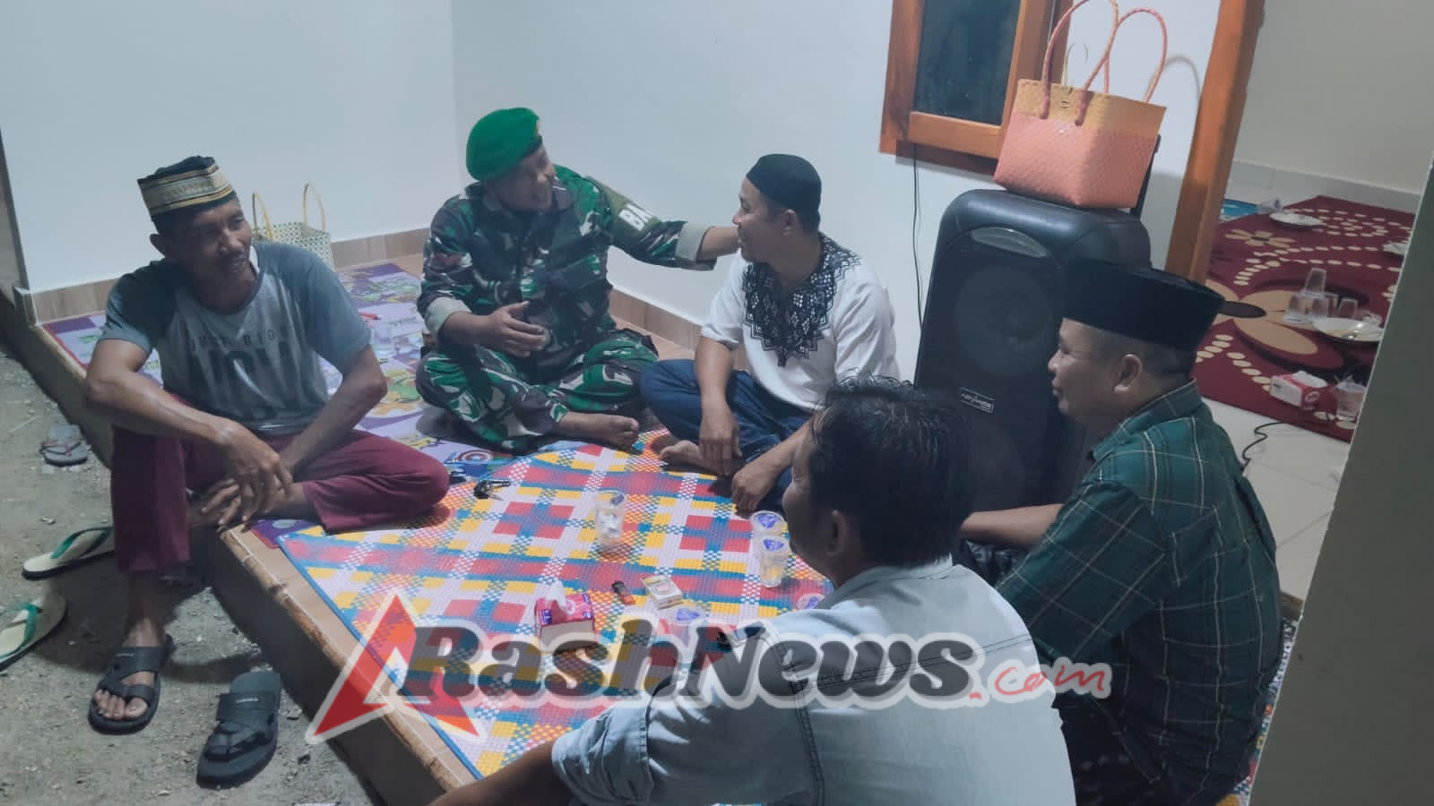 Jaga Keamanan Wilayah, Personel Koramil 1628-02/Sekongkang Gelar Patroli Malam