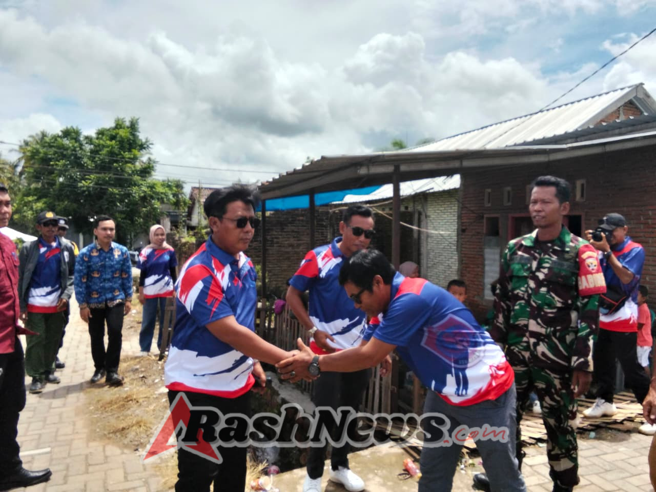 Pererat Kemanunggalan TNI dan Masyarakat, Babinsa Hadiri Pembukaan SSB Marewa Desa Manemeng