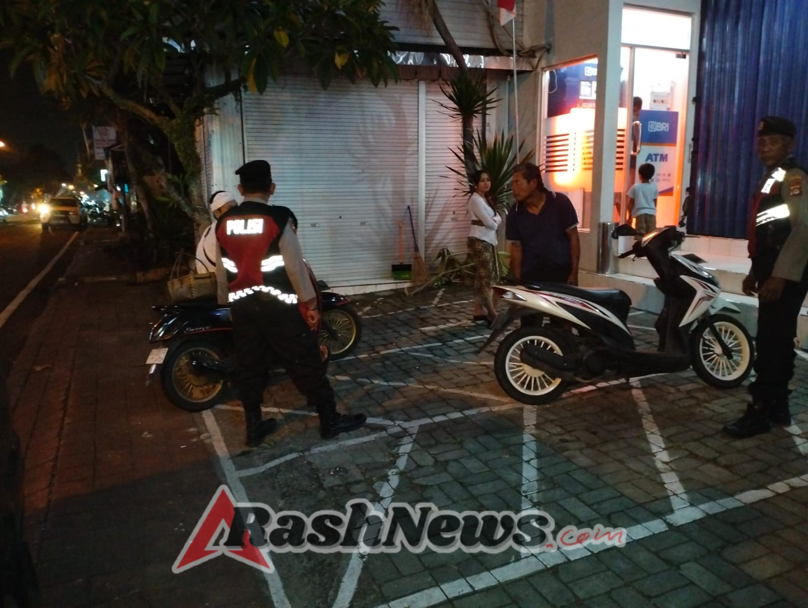 Wujudkan Harkamtibmas, Samapta Polsek Abiansemal Patroli Dialogis di Kawasan Perbankan & Strong Point Jalur Sepi