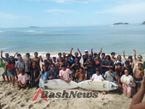 Babinsa Koramil Taliwang Hadiri Lomba Surfing Grom Challenge di Pantai Moro