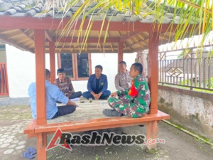 Pererat Silaturahmi, Serda Irawan Laksanakan Komsos Bersama Masyarakat Karang Baru Timur