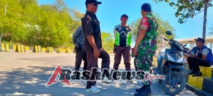 Babinsa Desa Kokarlian Tingkatkan Pengawasan di Pelabuhan Poto Tano Demi Kelancaran Mobilitas