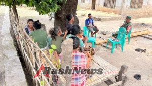 TNI Hadir di Tengah Masyarakat: Babinsa Maurole Lakukan Pengamanan Wilayah