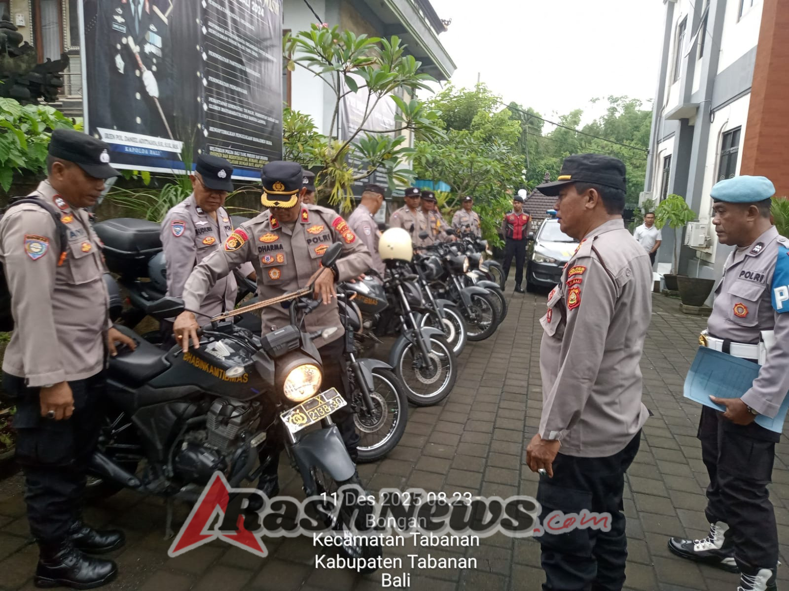 Jelang Pengamanan Nataru 2025/2026, Kapolsek Tabanan Gelar Pengecekan Kendaraan Dinas