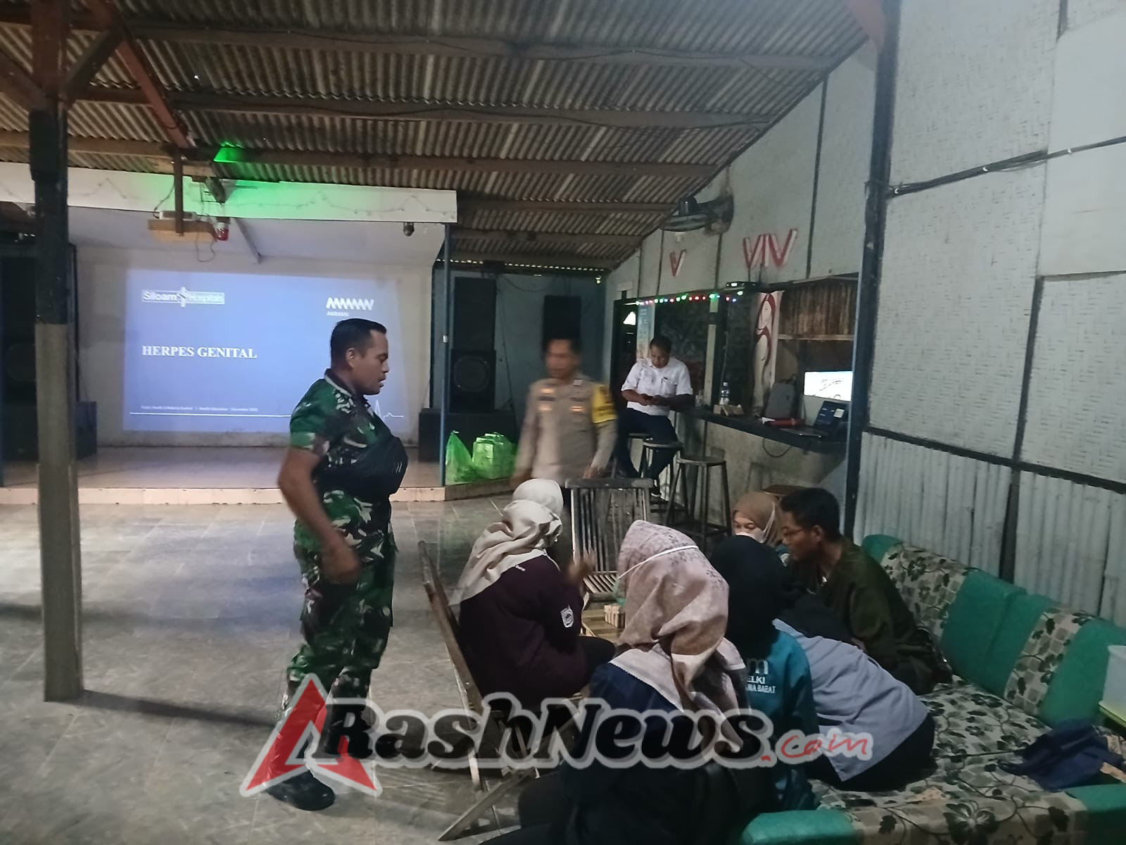TNI–Tenaga Kesehatan Gelar Mobile Klinik HIV/AIDS untuk Pekerja Kafe di Maluk