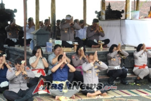 Polres Tabanan Gelar Persembahyangan Bersama untuk Korban Bencana Sumatra dan Doa Pengamanan Tahun Baru 2026