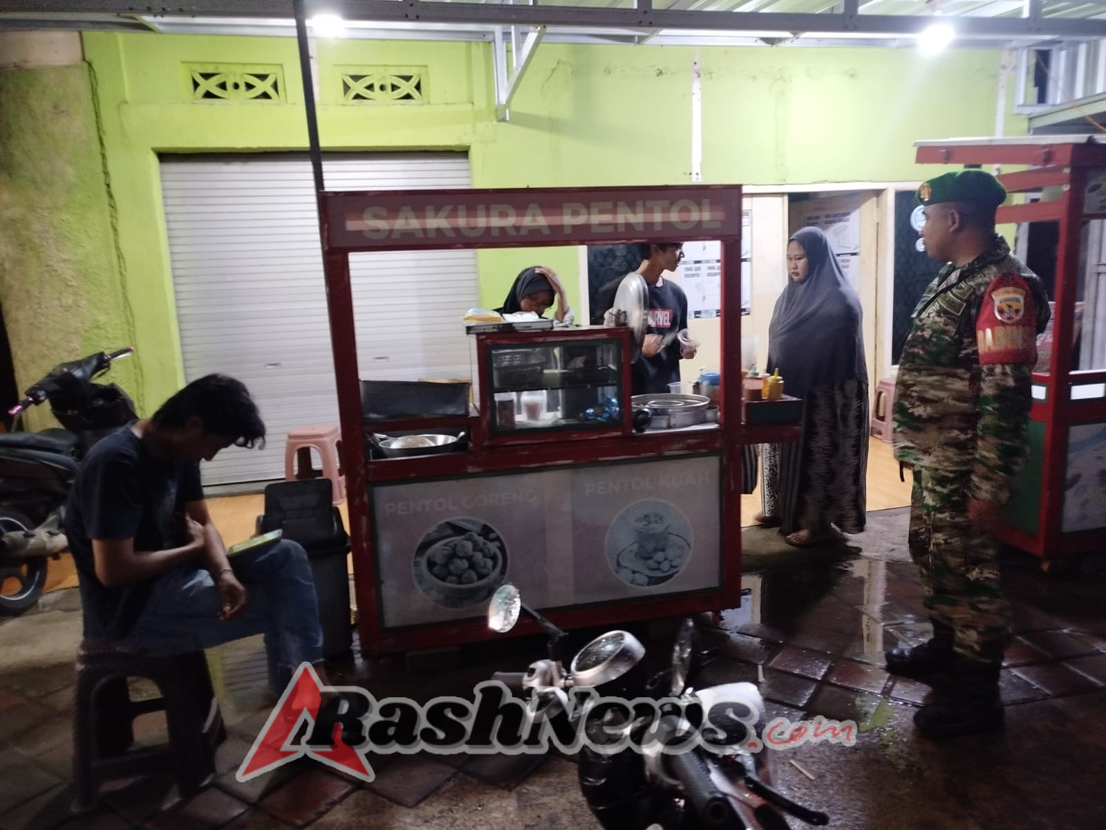 Patroli Malam Koramil 1628-01/Taliwang, Wujud Kehadiran TNI di Tengah Masyarakat