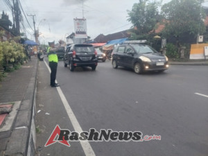 Bhabin Kerobokan Kelod Amankan Ibadah Natal Di Gedung Serbaguna Dian Persada Kerobokan Kelod.
