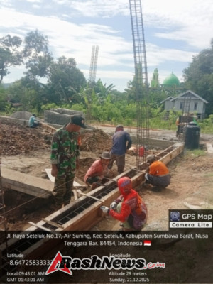 Babinsa Koramil Seteluk Pastikan Pembangunan KDKMP Berjalan Lancar