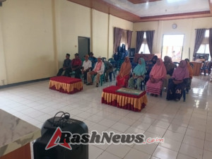 Dukung Program Pemerintah, Babinsa Koramil 1628-01 Kawal Transparansi Penyaluran BLT DD 2025