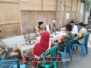 Babinsa Koramil 1615-11/Aikmel Ikut Musdes Bahas Upaya Cegah Kenakalan Remaja