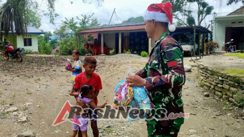 Natal Penuh Sukacita, Pos Kewar Berbagi Bingkisan kepada Masyarakat