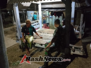 Patroli Malam Babinsa Poto Tano, Warga Diimbau Jaga Keamanan Lingkungan
