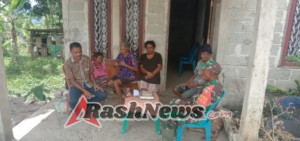 Babinsa Miobar Ajak Tokoh Adat Saenam Jaga Kebersihan dan Kesehatan Lingkungan