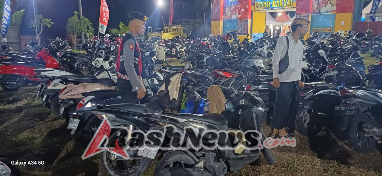 Cegah Gangguan Kamtibmas UKL Polsek Kuta Utara Patroli Sambamgi Pasar Rakyat