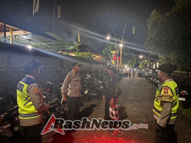 Kapolsek Selemadeg Barat Pimpin langsung kegiatan Patroli Malam Pantau Keamanan wilayah Cegah Gangguan Kamtibmas