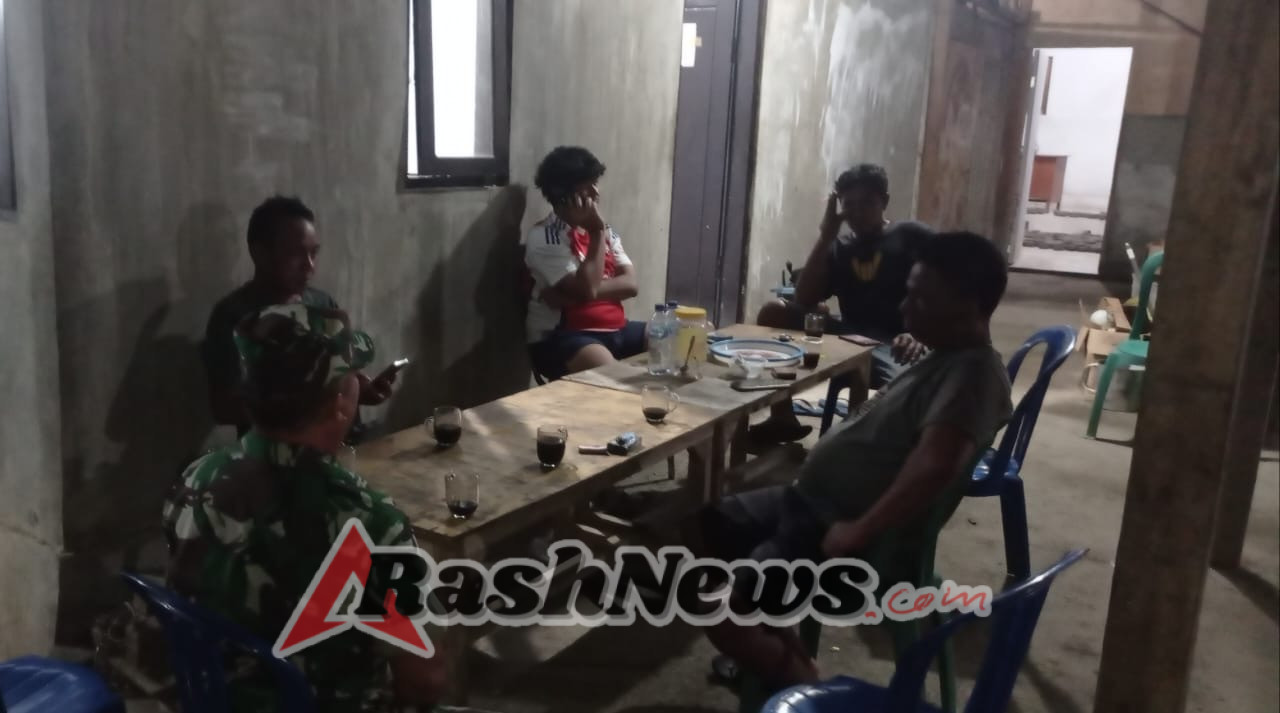 Wujud Kepedulian TNI, Babinsa Koramil Jereweh Gelar Patroli Malam