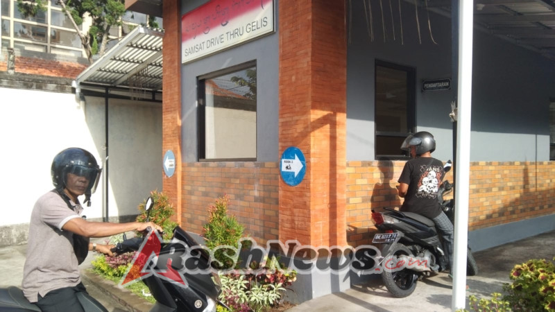 Pelayanan Samsat Drive Thru Polres Karangasem