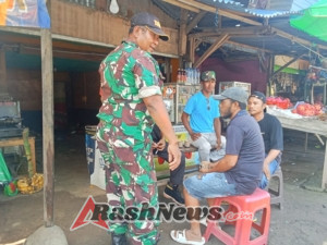 Sertu Imansyah Jaga Kamtibmas Lewat Komsos Bersama Warga Manggelewa