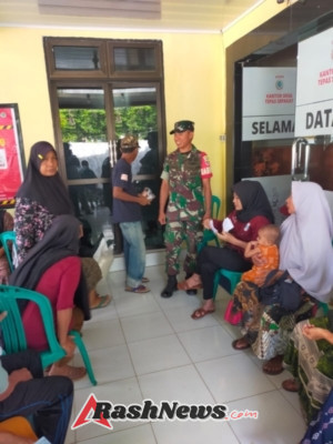 TNI Hadir untuk Rakyat, Babinsa Kawal Penyaluran Bantuan Pangan di Tepas Sepakat